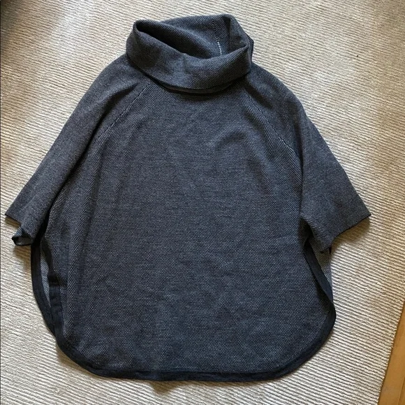 Adrienne Vittadini Merino Wool Blend Turtleneck Poncho Sweater Gray Size M/L - Picture 10 of 10